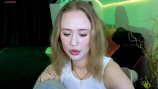 SashaBrooks online show from 15, 9, 2025