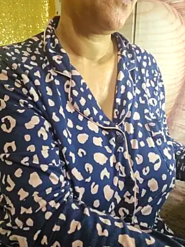 Snapshot of Foxlady2271 chatting on 14, 2, 2025 Foxlady2271 online show from 14, 2, 2025