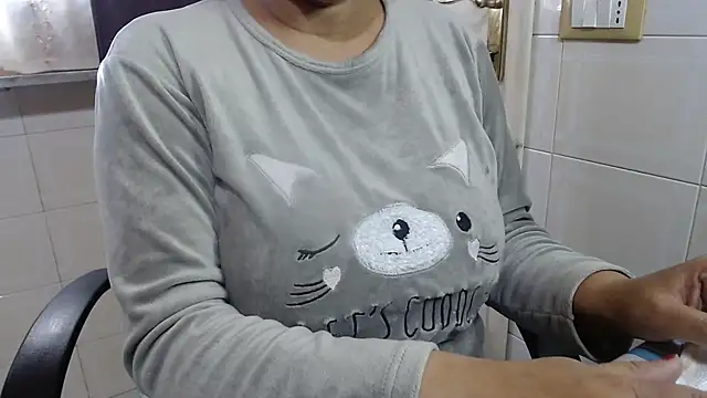 Snapshot of Foxlady2271 chatting on 9, 11, 2025 Foxlady2271 online show from 9, 11, 2025