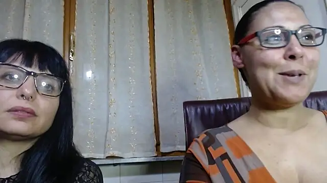 Foxlady2271 online show from 22, 2, 2026