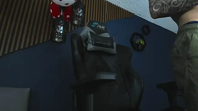 JacksonOlsenn online show from 21, 2, 2025