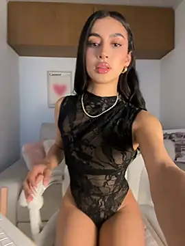 Snapshot of maddy_bronw_ chatting on 15, 5, 2026 maddy bronw online show from 15, 5, 2026