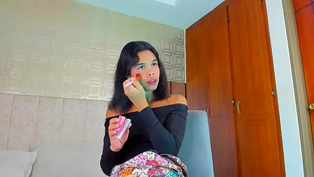 evelyn wine online show from 26, 12, 2024