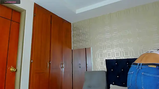 evelyn wine online show from 28, 1, 2025