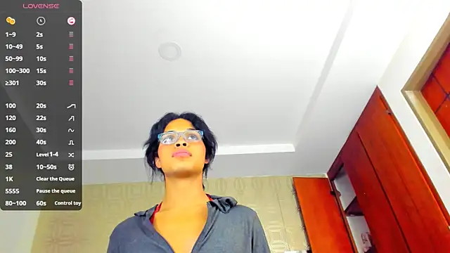 evelyn wine online show from 27, 2, 2025