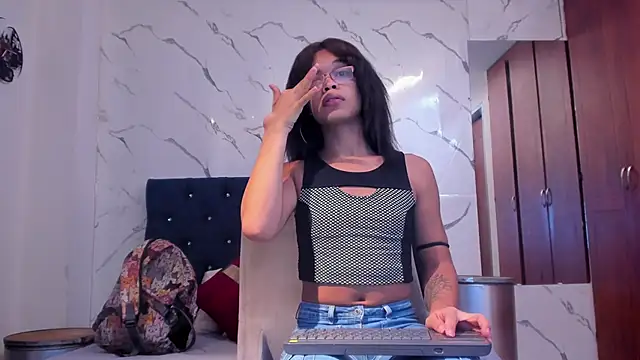 evelyn wine online show from 27, 9, 2025