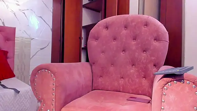 Snapshot of evelyn_wine chatting on 4, 11, 2025 evelyn wine online show from 4, 11, 2025