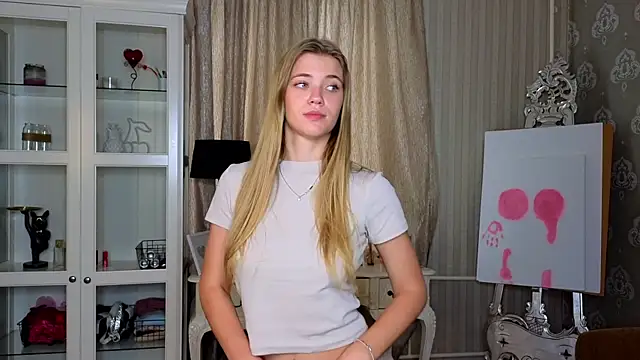 Snapshot of AnneFoxy chatting on 17, 10, 2025 AnneFoxy online show from 17, 10, 2025