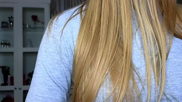 Snapshot of AnneFoxy chatting on 16, 11, 2025 AnneFoxy online show from 16, 11, 2025