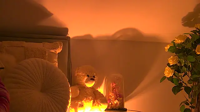 Snapshot of AngeliqueSkye chatting on 4, 12, 2025 AngeliqueSkye online show from 4, 12, 2025