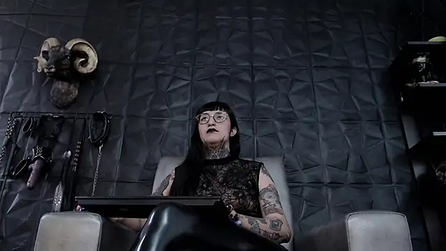 Agata Darkness online show from 21, 12, 2025