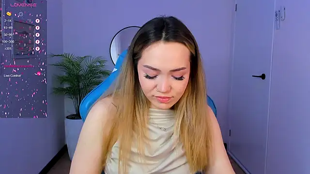 Snapshot of Evia_r0se chatting on 7, 1, 2025 Evia r0se online show from 7, 1, 2025