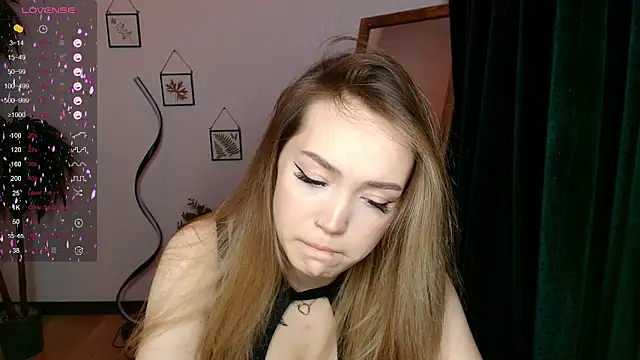 Snapshot of Evia_r0se chatting on 22, 1, 2025 Evia r0se online show from 22, 1, 2025