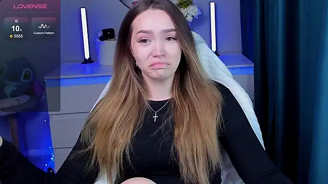 Snapshot of Evia_r0se chatting on 19, 10, 2025 Evia r0se online show from 19, 10, 2025