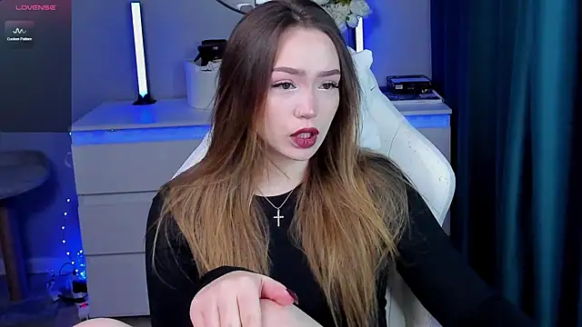 Snapshot of Evia_r0se chatting on 4, 11, 2025 Evia r0se online show from 4, 11, 2025