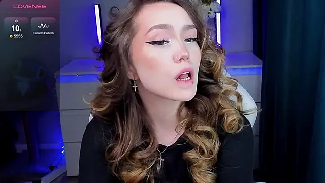 Snapshot of Evia_r0se chatting on 22, 11, 2025 Evia r0se online show from 22, 11, 2025