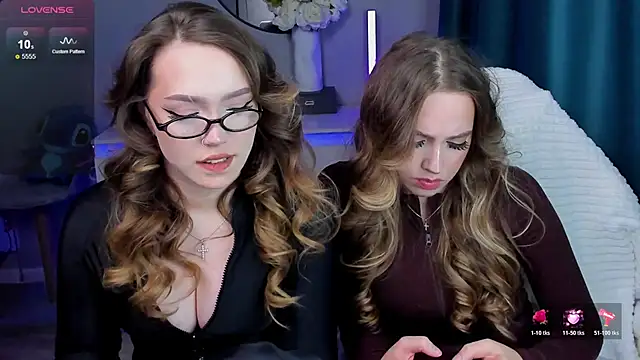 Snapshot of Evia_r0se chatting on 29, 11, 2025 Evia r0se online show from 29, 11, 2025