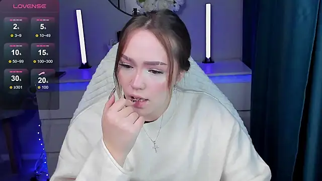 Snapshot of Evia_r0se chatting on 2, 12, 2025 Evia r0se online show from 2, 12, 2025