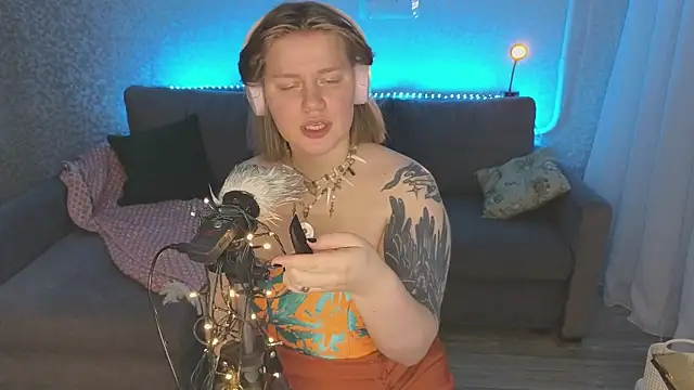 Kira Citro online show from 17, 1, 2025