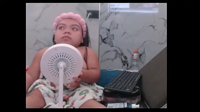 Snapshot of Michelle_Brooks chatting on 19, 10, 2025 Michelle Brooks online show from 19, 10, 2025