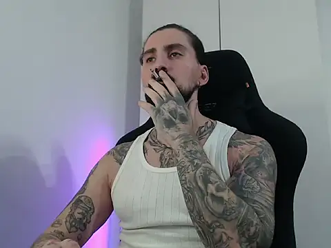 Snapshot of MateoHunk chatting on 13, 11, 2025 MateoHunk online show from 13, 11, 2025