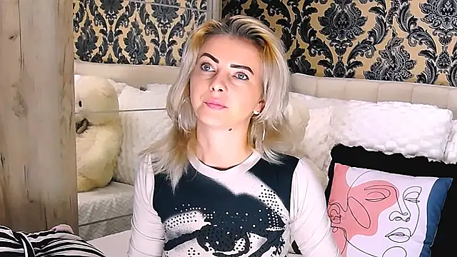 Snapshot of Aly_girl1 chatting on 4, 10, 2025 Aly girl1 online show from 4, 10, 2025