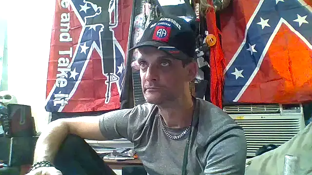 Snapshot of slinginbigD chatting on 26, 10, 2025 slinginbigD online show from 26, 10, 2025