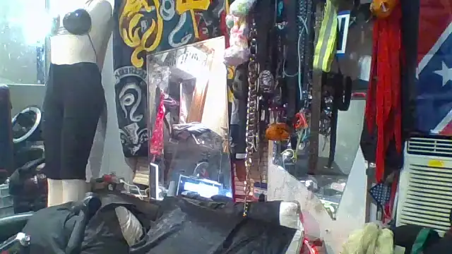 Snapshot of slinginbigD chatting on 2, 11, 2025 slinginbigD online show from 2, 11, 2025