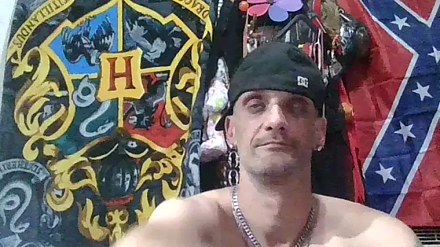 Snapshot of slinginbigD chatting on 8, 11, 2025 slinginbigD online show from 8, 11, 2025