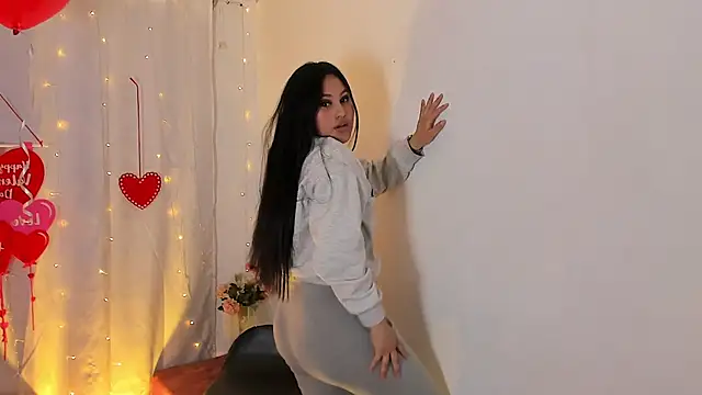 Snapshot of Little_Ivy chatting on 17, 2, 2025 Little Ivy online show from 17, 2, 2025