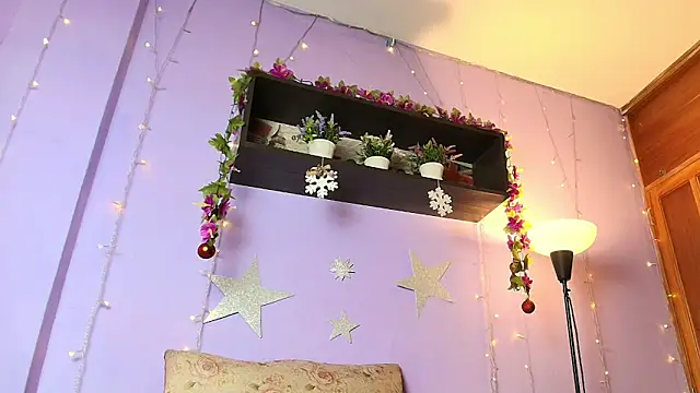 Little Ivy online show from 18, 12, 2025