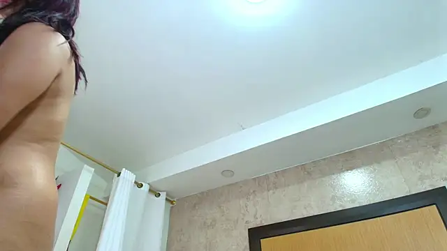 Snapshot of mialopez52 chatting on 12, 1, 2025 mialopez52 online show from 12, 1, 2025