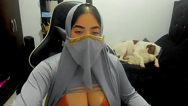 Snapshot of janna_isa chatting on 18, 10, 2025 janna isa online show from 18, 10, 2025