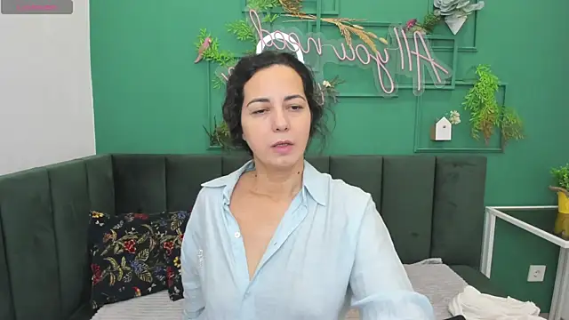 Snapshot of Linda_Insatiable chatting on 19, 12, 2025 Linda Insatiable online show from 19, 12, 2025