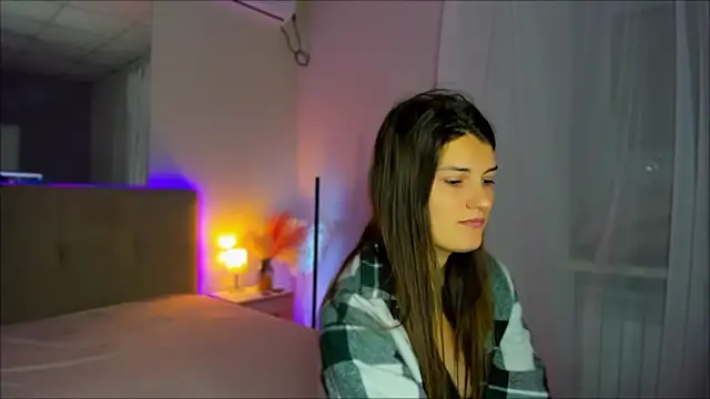 Laura Leee online show from 25, 9, 2025