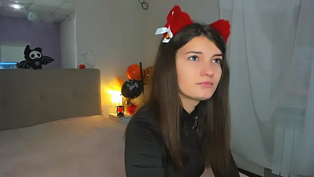 Laura Leee online show from 28, 10, 2025