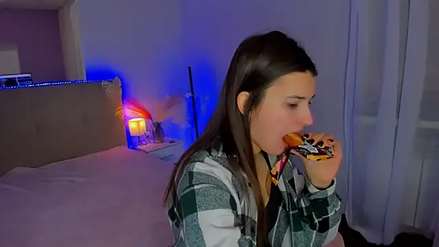 Laura Leee online show from 3, 2, 2026