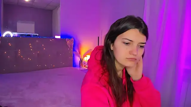 Laura Leee online show from 11, 4, 2026