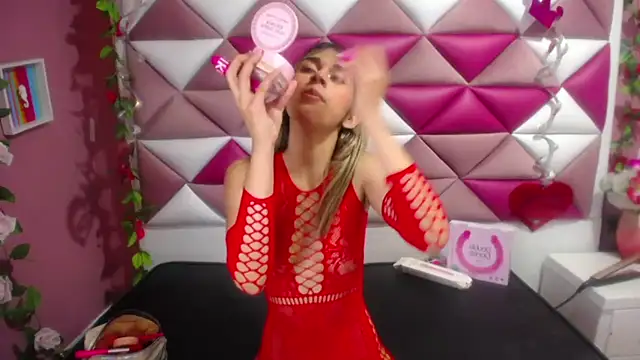 Snapshot of NahomiConnor_ chatting on 17, 1, 2025 NahomiConnor online show from 17, 1, 2025