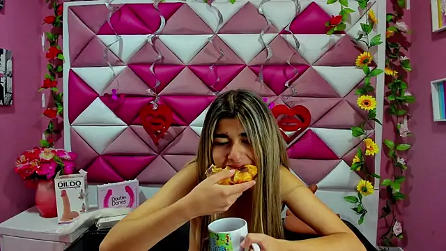 Snapshot of NahomiConnor_ chatting on 13, 3, 2025 NahomiConnor online show from 13, 3, 2025