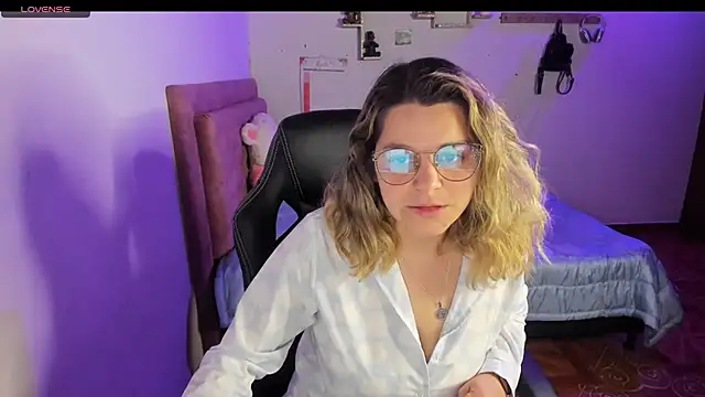 Snapshot of Sabrina_Hall_ chatting on 9, 9, 2025 Sabrina Hall online show from 9, 9, 2025