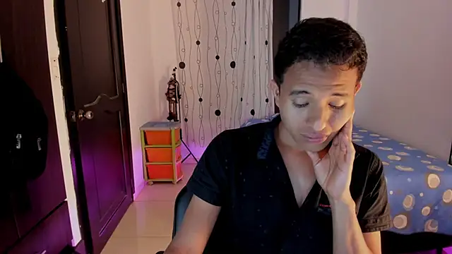 Snapshot of alessandro_wizard chatting on 5, 3, 2025 alessandro wizard online show from 5, 3, 2025