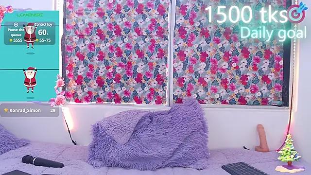 Snapshot of -Gwen- chatting on 4, 1, 2025 -Gwen- online show from 4, 1, 2025