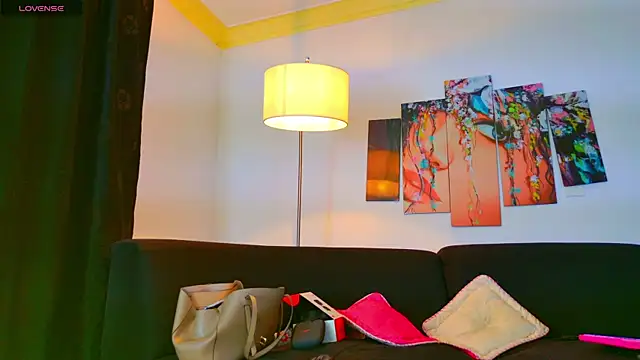 Lizzymontanaa online show from 15, 2, 2025