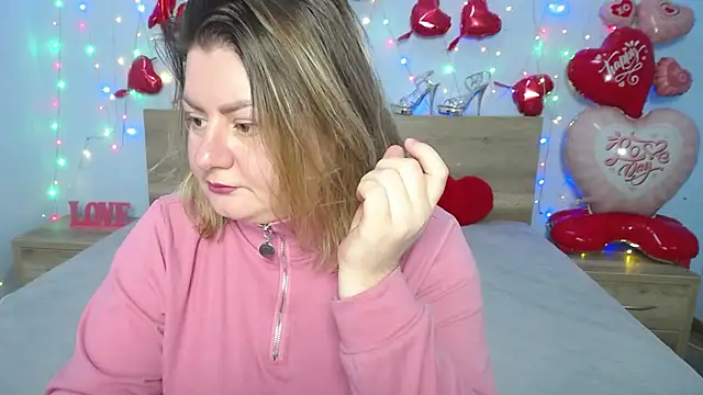 Snapshot of ZannaDreil chatting on 14, 2, 2025 ZannaDreil online show from 14, 2, 2025
