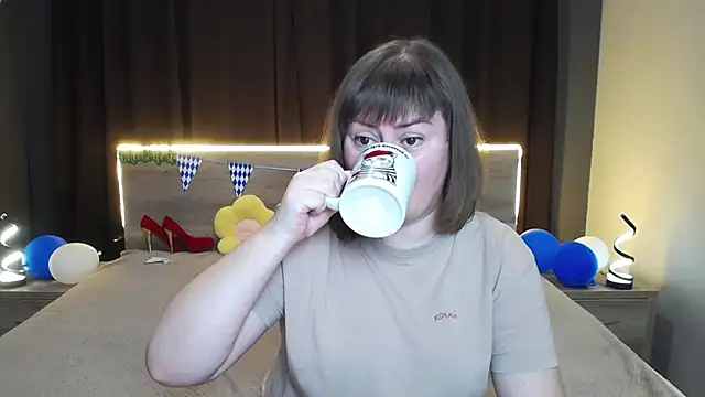 Snapshot of ZannaDreil chatting on 6, 10, 2025 ZannaDreil online show from 6, 10, 2025