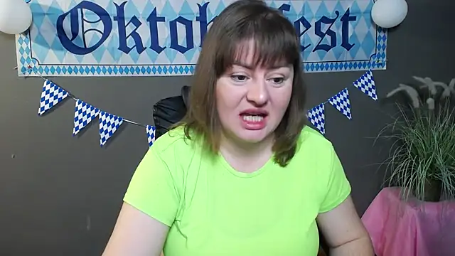 Snapshot of ZannaDreil chatting on 9, 10, 2025 ZannaDreil online show from 9, 10, 2025