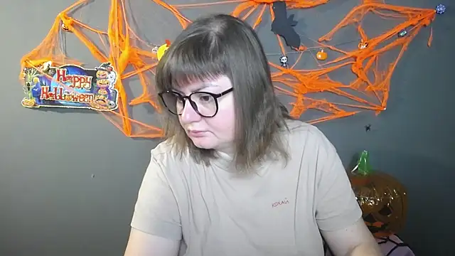Snapshot of ZannaDreil chatting on 13, 10, 2025 ZannaDreil online show from 13, 10, 2025