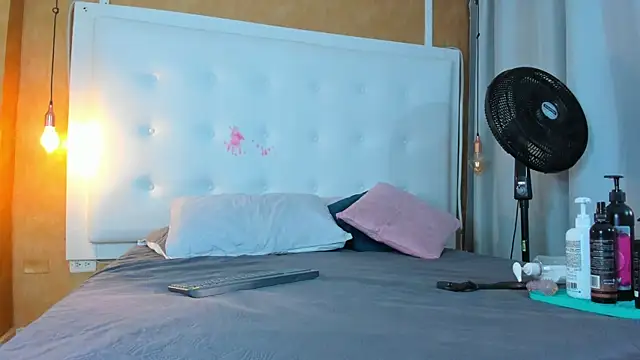 Snapshot of _evamilf_ chatting on 5, 2, 2026 evamilf online show from 5, 2, 2026