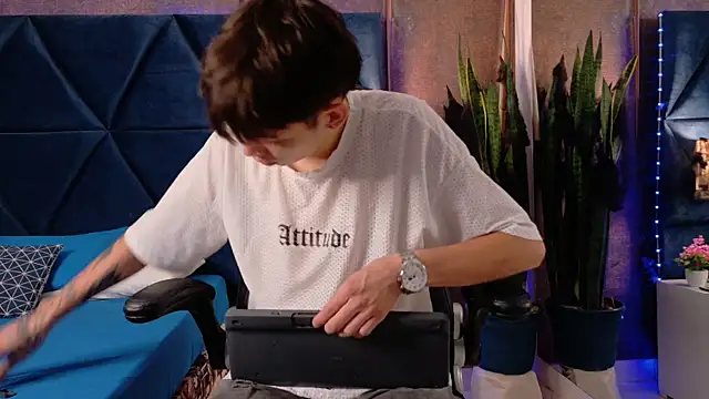 Snapshot of Lion_Foster01 chatting on 22, 10, 2025 Lion Foster01 online show from 22, 10, 2025